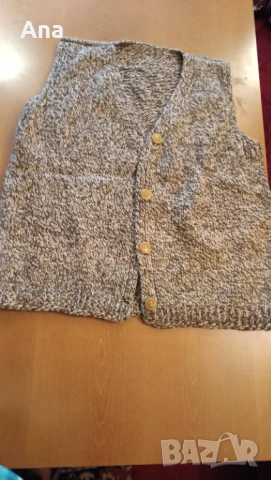 Елек ръчно плетен вълнен, снимка 2 - Елеци - 51000751