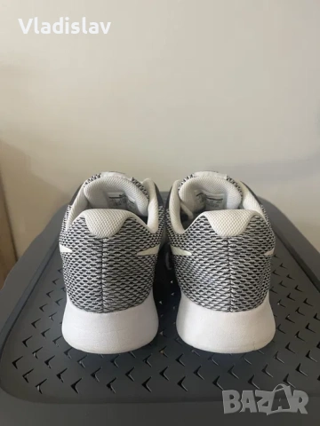 Nike Tanjun - 42, снимка 3 - Спортни обувки - 53909423
