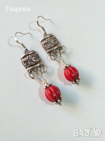 Много красиви Бохо обици с червени Тюркоази и орнаментирана основа  в цвят Сребро , снимка 4 - Обеци - 37168818