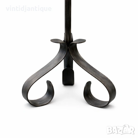 Старинен свещник от ковано желязо със триножна основа, снимка 5 - Антикварни и старинни предмети - 53905629