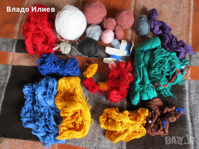 Прежда различни цветове неизползвана и куки за плетене, снимка 8 - Други - 30841405