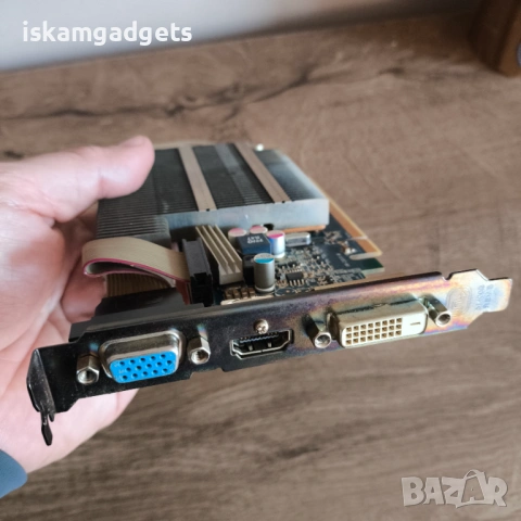 Видео карта Sapphire HD 6570 Ultimate 1 GB, снимка 5 - Видеокарти - 54224667