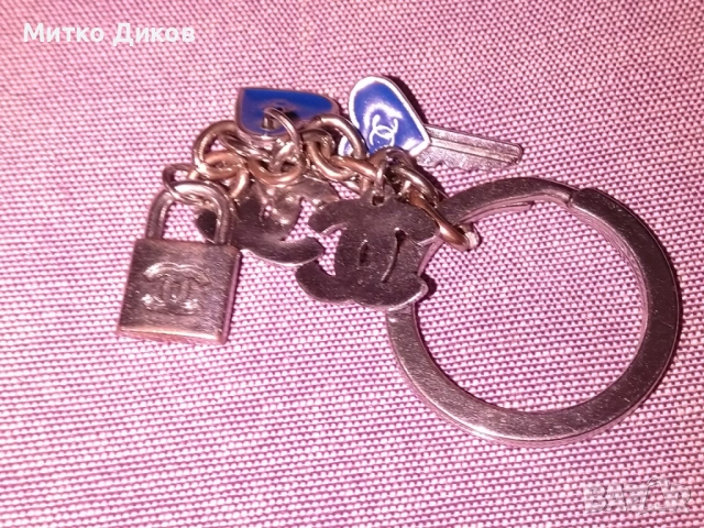  ключодържател с висулки с логото на Chanel.метален нов, снимка 2 - Колекции - 53071291