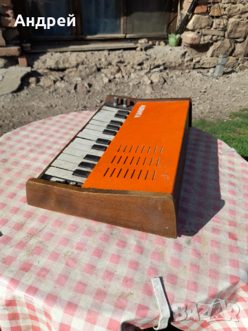 Стар синтезатор,електрическо пиано Авлига, снимка 4 - Антикварни и старинни предмети - 36538399