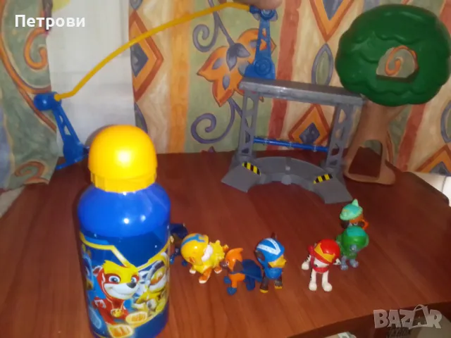 Пес Патрул тренировъчен център, фигурки и шише за вода, снимка 3 - Фигурки - 47538215