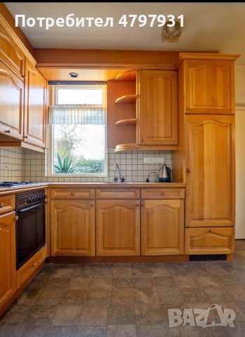 Дъбова ъглова кухня с уреди 