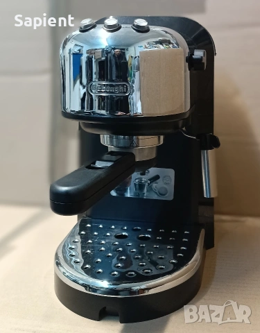 Кафемашина DeLonghi.