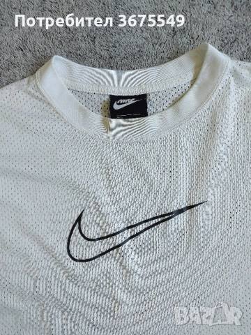 Дамска перфорирана тениска Nike - размер L, снимка 3 - Тениски - 52293592