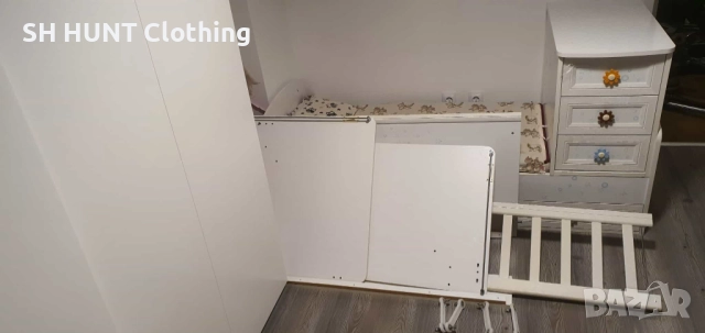 Бебешка детска кошара с люлеещ механизъм легло скрин и два матрака Magniflex Pierre Cardin, снимка 5 - Бебешки легла и матраци - 52515286