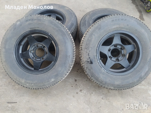 Джанти с гуми , размера се вижда на снимките , свалени са от Форд Рейнджър 2008 , гумите са чисто но