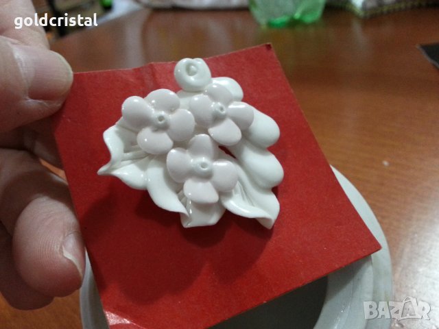 Порцеланова брошка цвете , снимка 3 - Антикварни и старинни предмети - 40622055