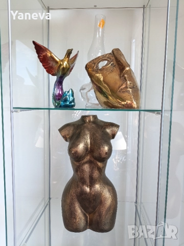 Скулптура на женски торс в елегантен златист цвят. , снимка 9 - Статуетки - 52829361