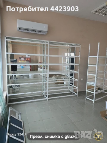 Бели алуминиеви рафтове, стелажи за магазин, щендерни маси