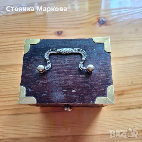 Подложки за чаши в дървена кутия, снимка 2 - Аксесоари за кухня - 55933806