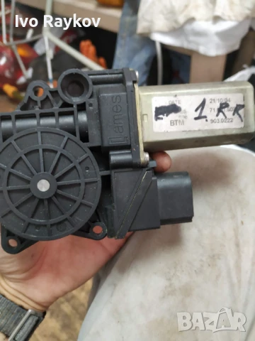 Моторче заден десен стъклоповдигач BMW 3 Series (E90, E91) B260120 , 9030222