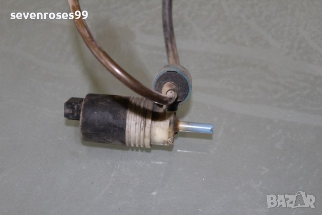 Помпичка за чистачки VW Passat 3, снимка 2 - Части - 36856762