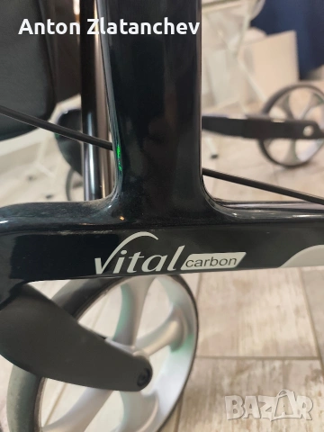 Карбонова проходилка (ролатор) RUSSKA Vital Carbon – ултра лека, висок клас, снимка 2 - Инвалидни скутери - 53947637