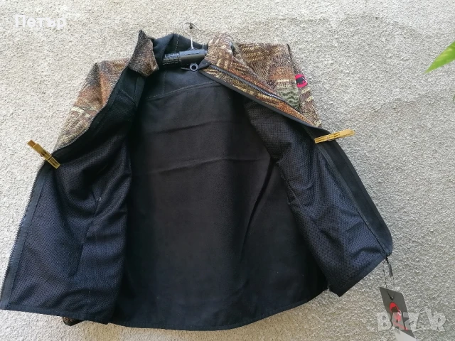 Продавам дамски уиндстопър soft shell Mammut. Материалът е с добра ветроустойчивост и, снимка 13 - Спортни екипи - 11850050