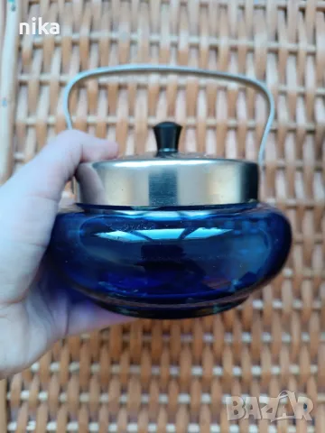 Чисто нова захарница от кобалтово стъкло