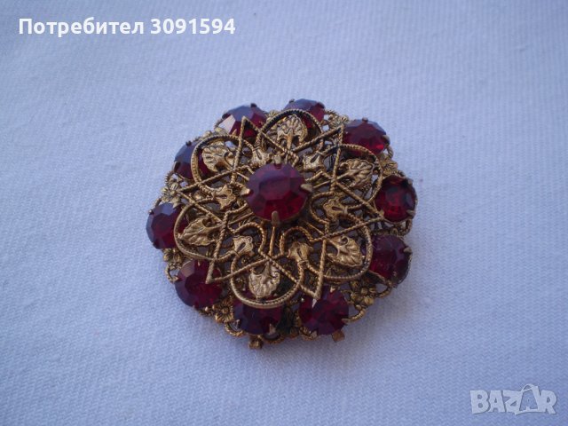 Винтич  брошка жълт метал с  чешки кристал, снимка 3 - Антикварни и старинни предмети - 36789225