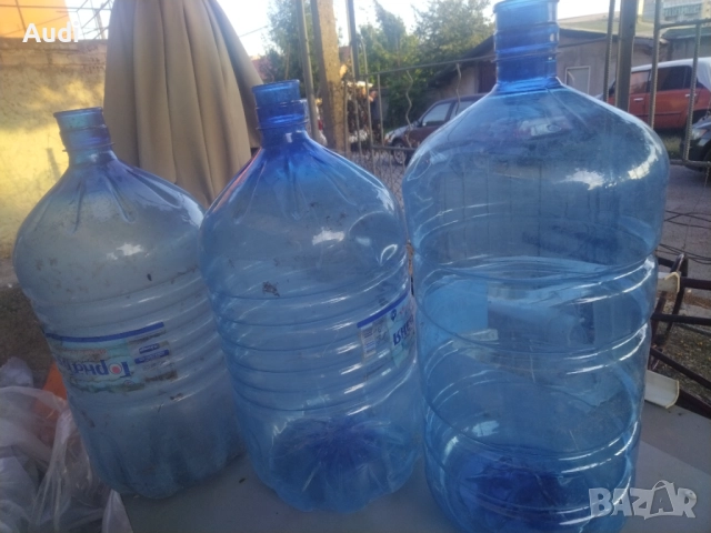 4 броя галони  за вода, ракия, вино, разни други течности.