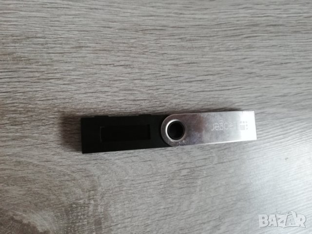 Ledger Nano S hardware crypto wallet, снимка 3 - USB Flash памети - 39814562