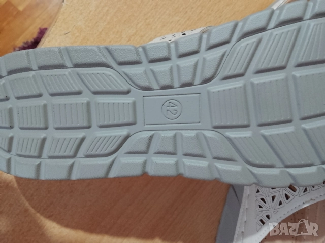 чехли нови номер 42 бежов цвят, снимка 5 - Маратонки - 52223259