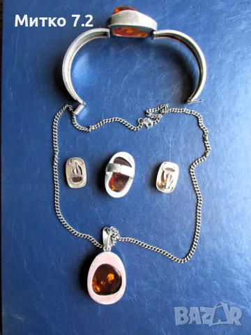 Старинен сребърен комплект с естествен кехлибар, снимка 3 - Бижутерийни комплекти - 50791555