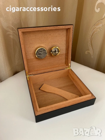 Хумидор за 30 пури с кедър, хигрометър и овлажнител