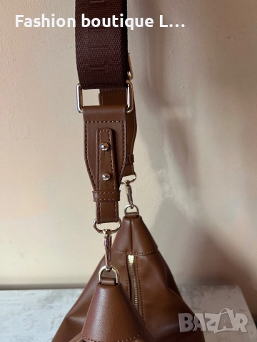 Кафява кожена чанта на марката MOHITO със златни детайли + 2 вътрешни джоба и регулираща се дръжка , снимка 4 - Чанти - 52442231