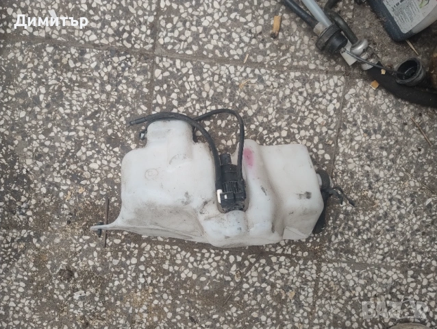 Казанче Течност Чистачки + Помпа За Рено Клио 2 2003г / Renault Clio 2 2003y, снимка 2 - Части - 53301374