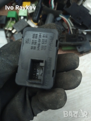 Бутони ел.стъкла за opel astra zafira 90561086, снимка 2 - Части - 53937045