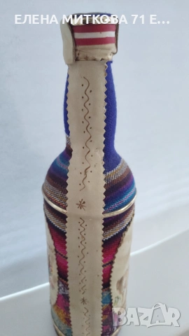 Ръчно декорирана с тъкан прат и кожа и златисти лайсни стъклена бутилка от Перу-в етно стил, снимка 4 - Антикварни и старинни предмети - 53181101