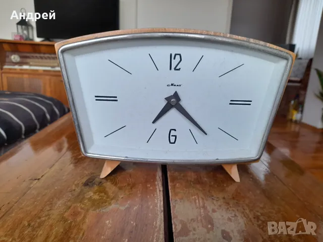 Стар каминен часовник Маяк