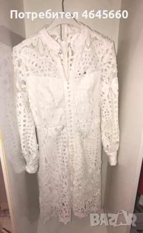 Бяла дантелена рокля къса