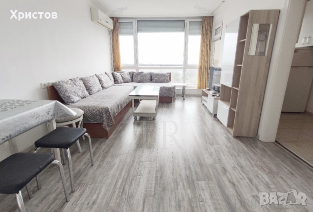 Първа линия за нощувки, двустаен апартамент + отделна кухня ”Плаж 2”, ж.к. Лазур, Бургас, под наем