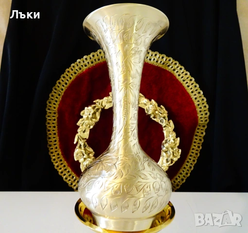Бронзова гарафа,ваза,релефно гравирана,маркировка. 