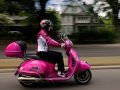 Детски акумулаторен мотор Globo Vespa GTS Super Sport GLO1805 Pink 12V Веспа с багажник Детски скуте, снимка 8