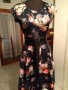 Елегантна дамска рокля - красиви рози на черен фон, снимка 1 - Рокли - 30753899