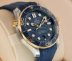 Януари промоция! Мъжки механичен часовник Omega Seamaster Diver 300M 42MM Blue Dial Rubber Strap, снимка 6