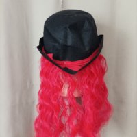 Черна шапка с огнено червена дълга перука , снимка 5 - Аксесоари за коса - 37412911