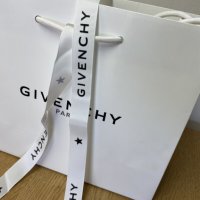 Автентична бутикова Givenchy подаръчна торба 25x22cm, снимка 2 - Други - 42057455