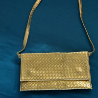 Златна чанта тип плик официална, снимка 2 - Чанти - 44567040