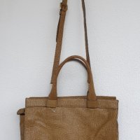 Coccinelle бежова кожена чанта, снимка 6 - Чанти - 35290188