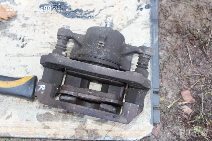 Спирачен апарат преден десен Форд Фиеста 6 2011 1.4tdci 68hp Ford Fiesta 6, снимка 1