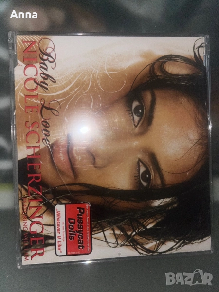 Макси Сингли на Nicole Scherzinger и Katy Perry, снимка 1