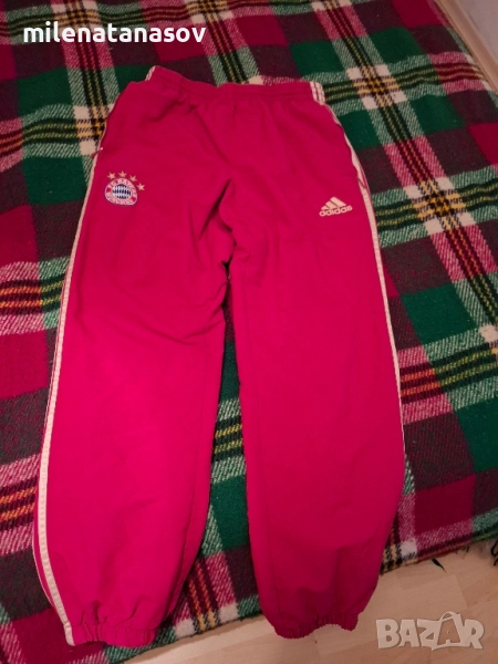 Оригинален Адидас на фк БАЙЕРН МЮНХЕН запазен в добро състояние., снимка 1