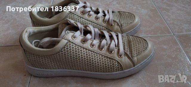 Маркови спортни обувки Guess, снимка 2 - Маратонки - 38309801