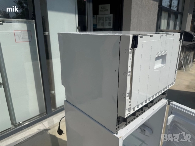 Малка съдомиялна кубче  Електролукс за пълно вграждане, снимка 3 - Съдомиялни - 51591880