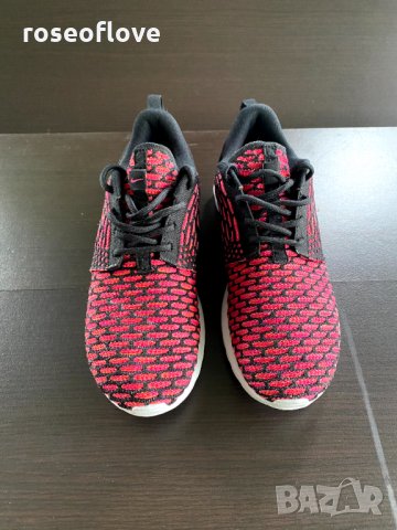 Nike Roshe Run маратонки розово и черно, снимка 5 - Маратонки - 29127478